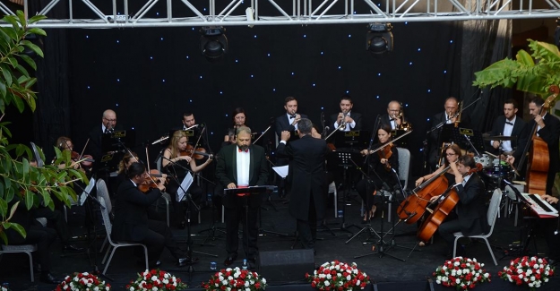 “KUSAV” Cumhuriyet “Senfonik Destanı” nı Kuşadalılarla Buluşturdurdu