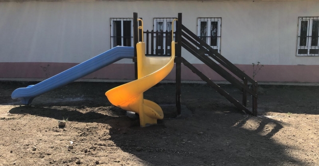 Çukurova Rotary Kulübü’den Yalmanlı Köyüne Çocuk Parkı