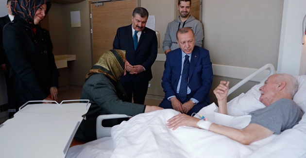 Cumhurbaşkanı Erdoğan, Eski Bakanlardan Şevket Kazan'ı Hastanede Ziyaret Etti