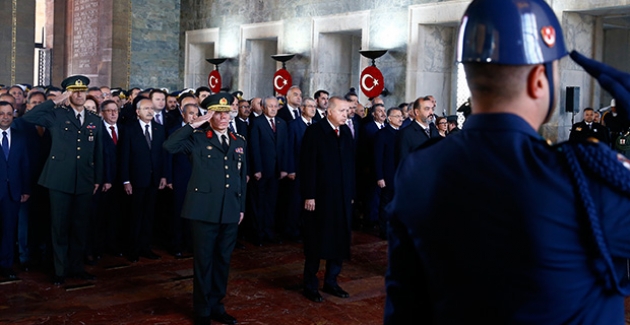 Kılıçdaroğlu, Atatürk'ü Anma Törenine Katıldı