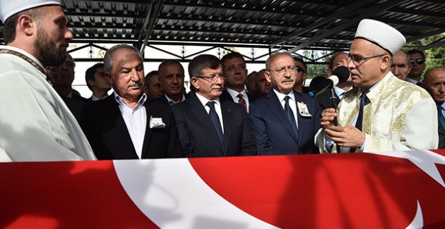 Kılıçdaroğlu, Mümtaz Soysal'ın Cenaze Törenine Katıldı