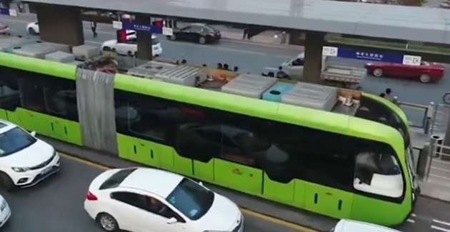 Çin’de Sürücüsüz Ve Raysız Tramvay Seferlere Başlıyor