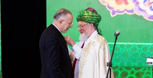 İhsanoğlu’na Rusya Müslümanlarından En Yüksek Nişan