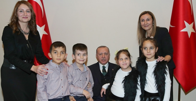 Cumhurbaşkanı Erdoğan, Görme Engelli Öğrencileri Kabul Etti