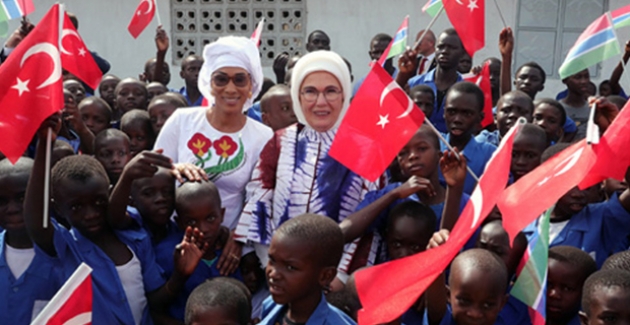 Emine Erdoğan, Gambiya'da TİKA Tarafından Tadilatı Yaptırılan Cami Ve Okulun Açılışını Yaptı