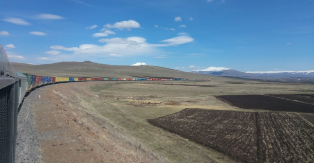 Bakan Karaismailoğlu, “940 Metrelik 82 Konteynerli Dev İhracat Treni Orta Asya'ya Doğru Yola Çıktı”