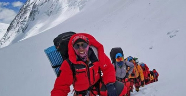 Everest’in Yüksekliğini Ölçen Ekip, Dönüş Yolunda Ölümden Döndü