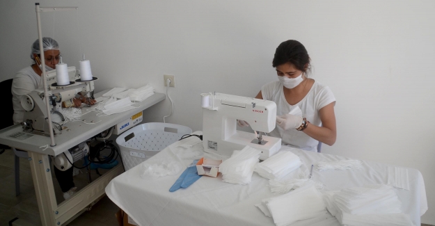Türkiye’de Bir İlke İmza Atan “Emek Atölyesi” Çocuklar İçin Maske Üretimine Başladı