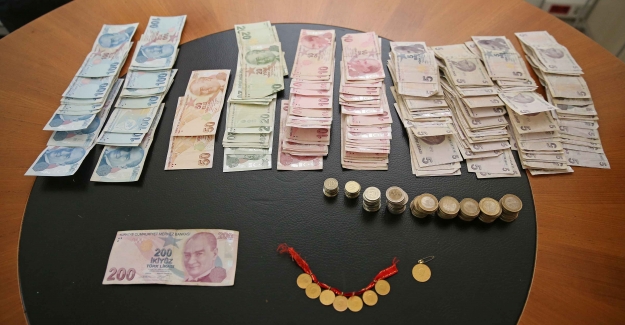 Karşıyaka'da Dilencinin Üzerinden 8 Altın Ve 4 Bin Lira Çıktı!