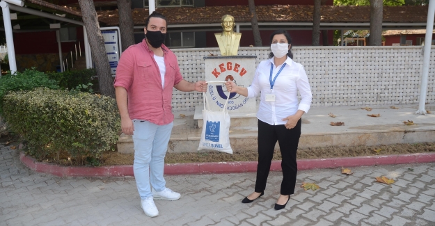 Kuşadası Belediyesi’nden Yüz Yüze Eğitime Başlayacak Öğrencilere Maske Desteği