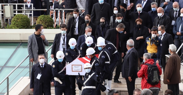 Akşener, Eski Başbakan Mesut Yılmaz'ın Cenaze Törenine Katıldı