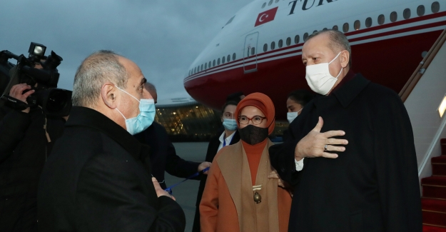 Cumhurbaşkanı Erdoğan Azerbaycan'da Törenle Karşılandı