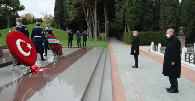 Cumhurbaşkanı Erdoğan, Azerbaycan Şehitliğini Ziyaret Etti