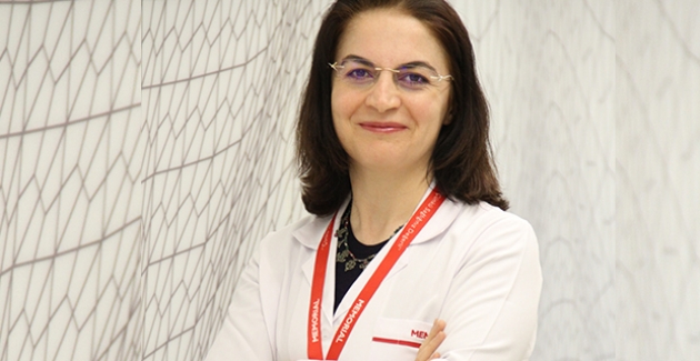 Doç. Dr. Ayşe Serap Karadağ: "Koronavirüs Saçları Dökebiliyor"