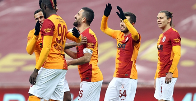 Galatasaray Renkdaşına Acımadı