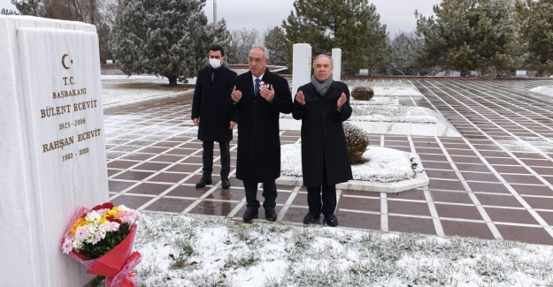 DSP Genel Başkanı Aksakal, Rahşan Ecevit’i Mezarı Başında Andı