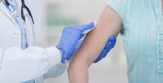Sağlık Bakanlığı, COVID-19 Aşısı İçin Uygulanacak Kişi Gruplarını Açıkladı