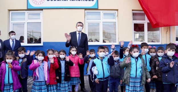 Milli Eğitim Bakanı Selçuk: “Bugün Köy Okullarımızda Ders Zili Çaldı” Demenin Mutluluğunu Yaşıyorum