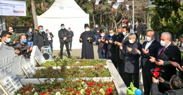 TBMM Başkanı Şentop, Necmettin Erbakan'ın Vefat Yıldönümünde Mezarını Ziyaret Edip, Dua Etti