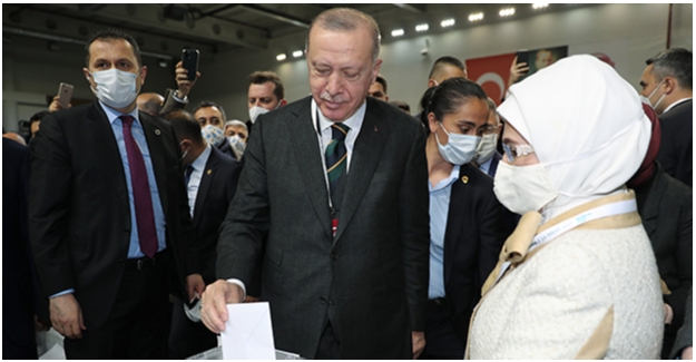 Cumhurbaşkanı Erdoğan, AK Parti 7. Olağan Büyük Kongresinde Oyunu Kullandı