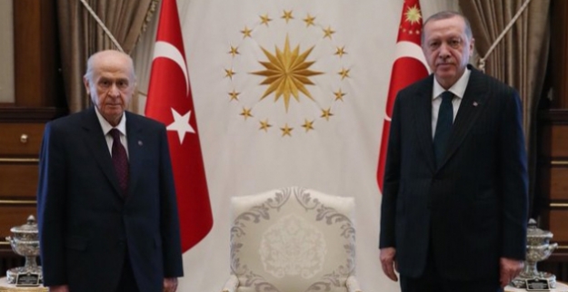 Cumhurbaşkanı Erdoğan, MHP Genel Başkanlığına Yeniden Seçilen Bahçeli’yi Telefonla Arayarak Tebrik Etti
