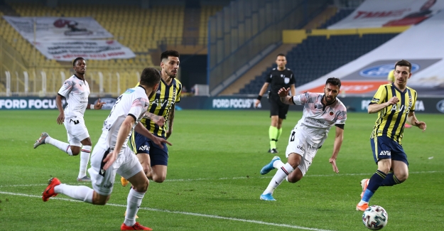 Gençlerbirliği, Kadıköy'de Fenerbahçe'yi Mağlup Etti