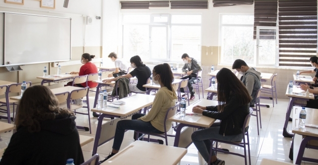 Liselerde Yüz Yüze Sınavlar Ertelendi