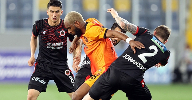 Galatasaray Zirveyi Bırakmıyor