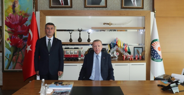 Cumhurbaşkanı Erdoğan, Gölbaşı Belediyesi’ni Ziyaret Etti