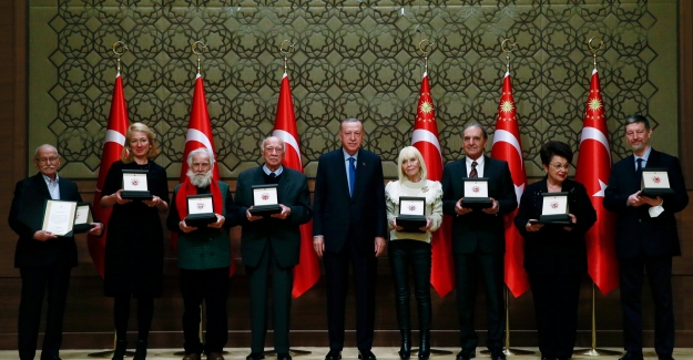 Cumhurbaşkanı Erdoğan, Cumhurbaşkanlığı Kültür ve Sanat Büyük Ödülleri Töreni’ne Katıldı