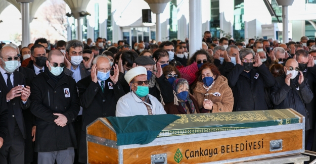 Kılıçdaroğlu, Eski CHP Genel Başkan Yardımcısı Emel Yıldırım'ın Cenaze Törenine Katıldı