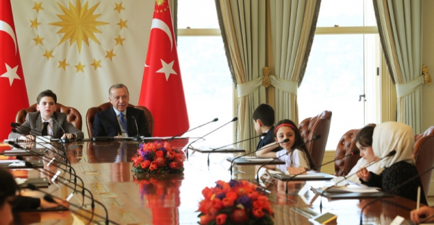 Cumhurbaşkanı Erdoğan, 23 Nisan Çocuklarını Vahdettin Köşkü’nde Kabul Etti