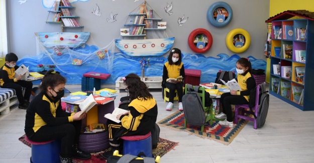 Bakan Özer: Okul Kütüphanelerindeki Kitap Sayısı, 5 Ayda Yüzde 100 Arttı