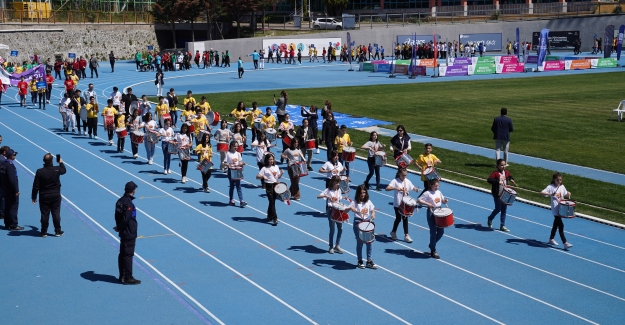 2 Bin 100 Sporcu, Üsküdar’da 15. Uluslararası Özel Sporcular Atletizm Şenliğinde Ter Döktü