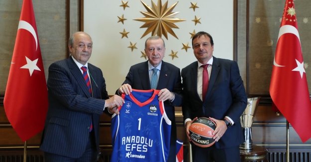 Cumhurbaşkanı Erdoğan, Anadolu Efes Spor Kulübü Yönetici, Teknik Heyet Ve Sporcularını Kabul Etti