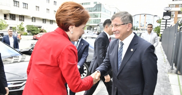 Akşener, Davutoğlu'nu Ziyaret Etti