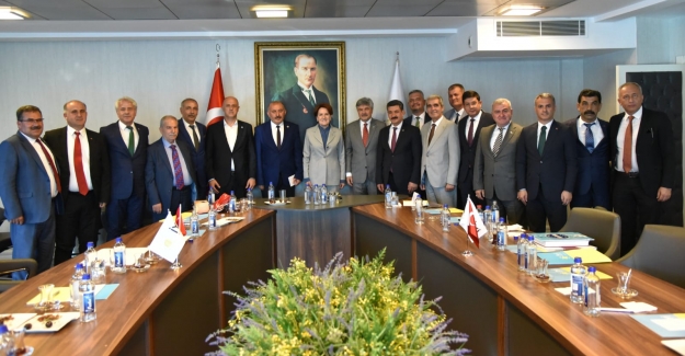 Akşener, İYİ Partili Belediye Başkanlarıyla Bir Araya Geldi