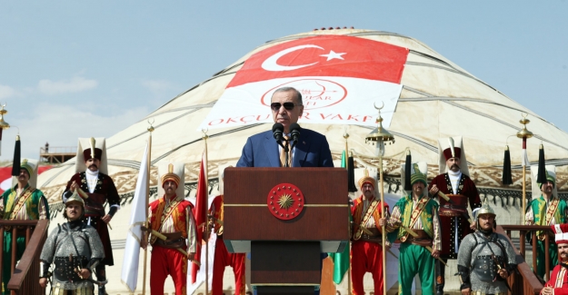Cumhurbaşkanı Erdoğan, Malazgirt Zaferi’nin 951. Yıl Dönümü Dolayısıyla Ahlat'ta Düzenlenen Etkinliğe Katıldı