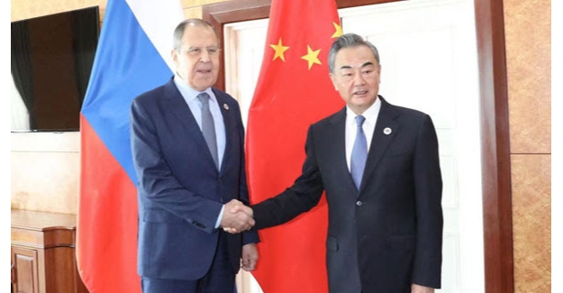 Çin Ve Rusya Dışişleri Bakanları Kamboçya’da Bir Araya Geldi