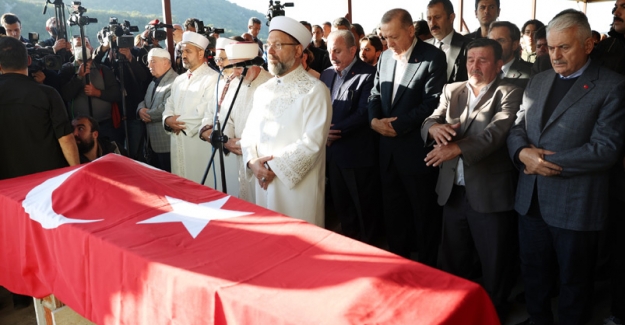 Cumhurbaşkanı Erdoğan, Madenci Rahman Özçelik’in Cenaze Törenine Katıldı