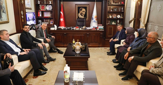 Ahmet Davutoğlu, Zeydan Karalar’ı Ziyaret Etti