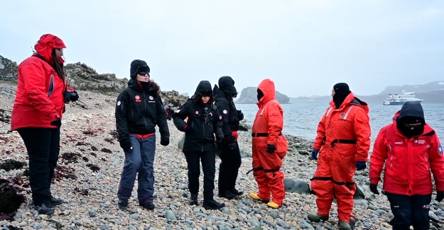 Liseli Öğrenciler Antarktika’da
