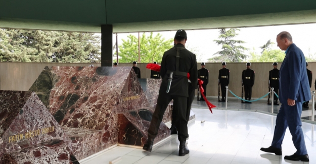 Cumhurbaşkanı Erdoğan, Adnan Menderes’in Anıt Mezarını Ziyaret Etti