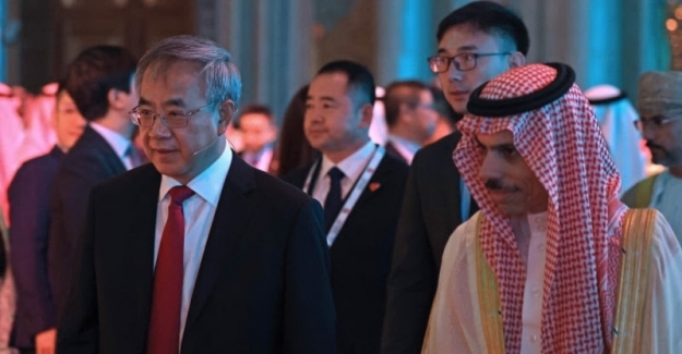 Çin, Arap Ülkeleriyle 10 Milyar Dolarlık Yatırım Anlaşması İmzaladı