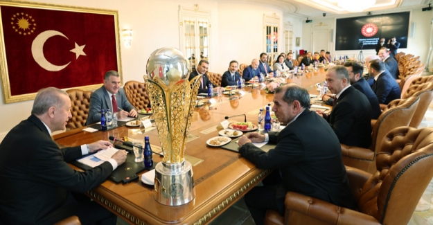 Cumhurbaşkanı Erdoğan, Galatasaray Futbol Takımı Heyetini Kabul Etti