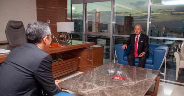 CHP Önceki Dönem Genel Başkanı Hikmet Çetin, Özgür Özel'i Ziyaret Etti