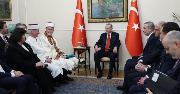 Cumhurbaşkanı Erdoğan, Türkiye'nin Atina Büyükelçiliğini Ziyaret Etti