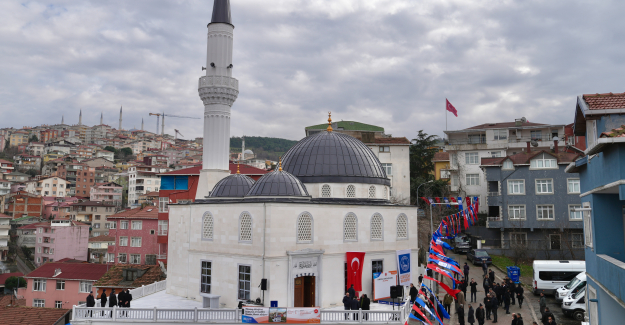 Yeniden İnşa Edilen Üsküdar Kıroğlu Cami İbadete Açıldı