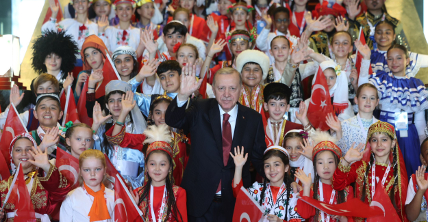Cumhurbaşkanı Erdoğan, Türk Dünyası Çocukları ve TRT Çocuk Şenliği Konuk Çocukları ile Bir Araya Geldi