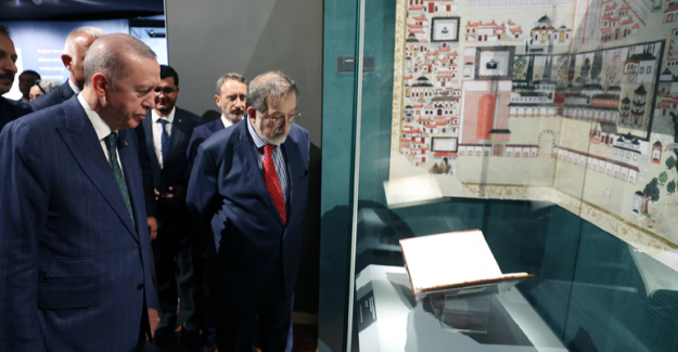Cumhurbaşkanı Erdoğan, Fatih Sultan Mehmet Sergisi'ni Gezdi